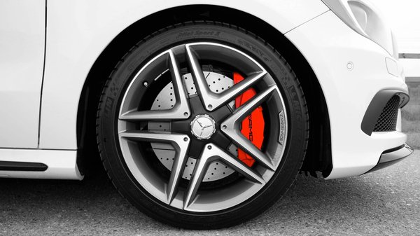 Comment nettoyer les jantes en alliage de sa voiture sans les abîmer ?